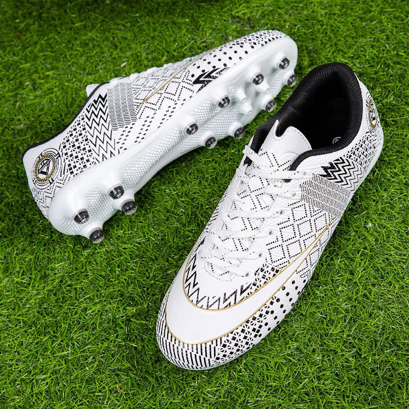 Zhenzu Unisex TPU Long Spike Low-Top Football Training Shoes, Mandarin Duck Black and White.