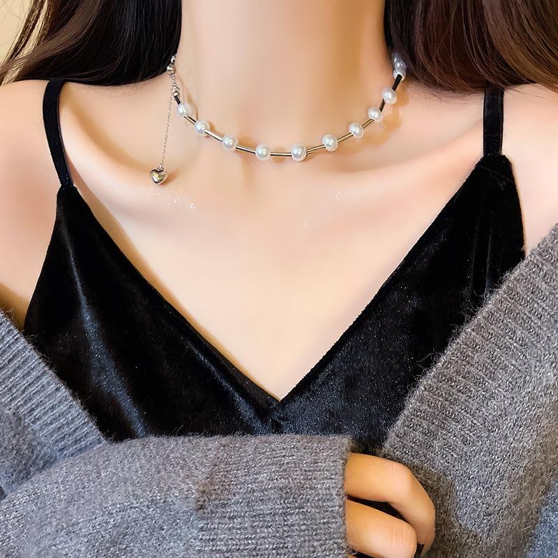 Collana con nappe a forma di cuore di perle - girocollo, catenina per la clavicola, collana per maglione moda autunno/inverno