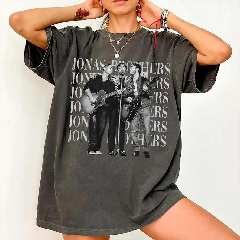 Футболка с туром Jonas Brothers, Футболка унисекс Jonas Brothers 20th Anniversary Tour 2025 KV39616 S