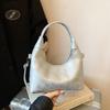 A Stylish and Fashionable Single-shoulder Crossbody Bag with A Luxurious Texture for Commuting To Work.