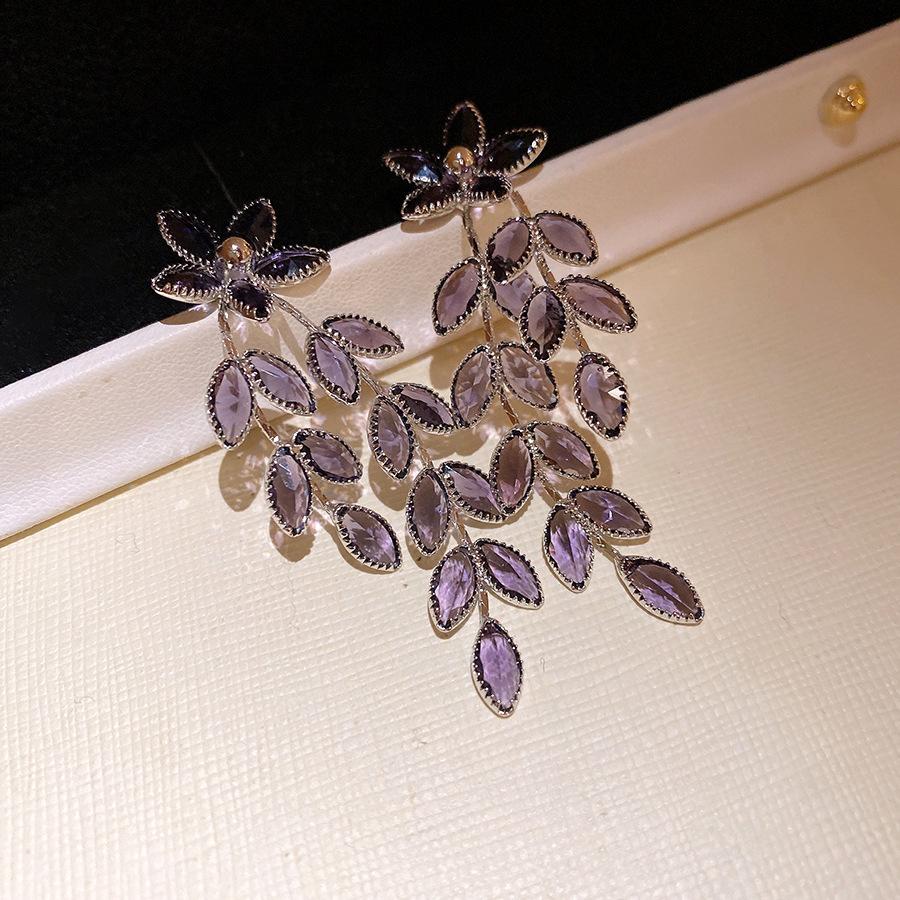 Silver needle European and American retro glass flower wheat ear fringed earrings fashionable personalized earrings light luxury high-end earrings