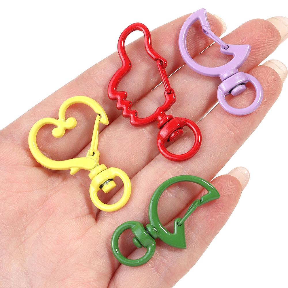 Bunter Legierungs-Karabiner-Schlüsselanhänger: Herz, Mond & Stern DIY Armbandzubehör