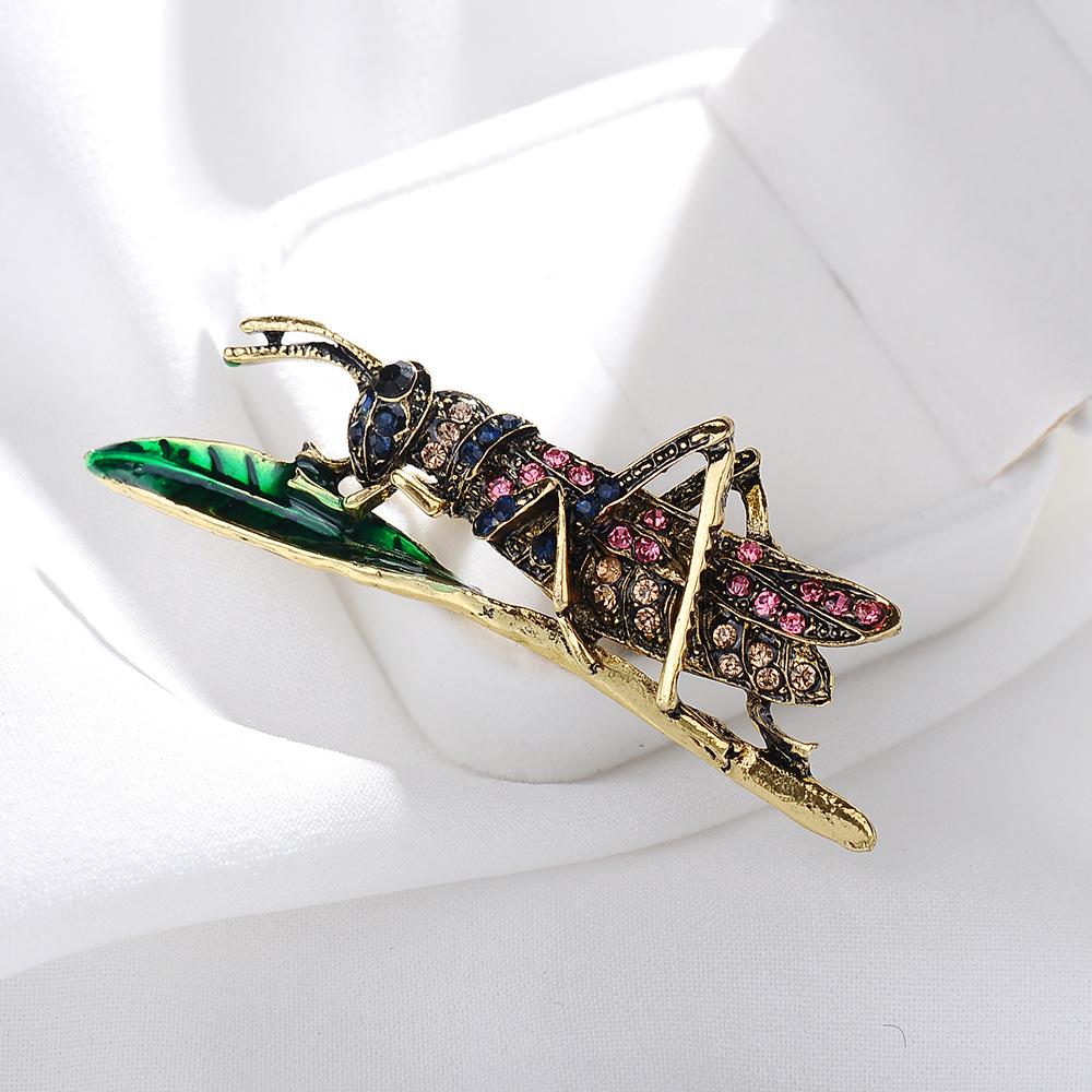 European American Retro Rhinestone Crystal Grasshopper Brooch with Insect Design