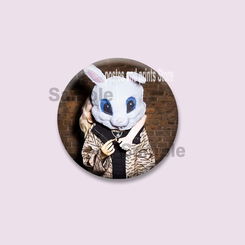 Creative Pop Albums Cover Lapel Pins Handmade Singer Round Brooch on Backpack Hat Jewelry Cosplay Badge Accessory Souvenir Gifts