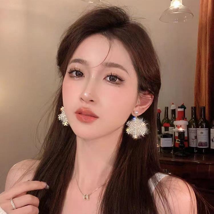 Glitter Plush Snowflake Dangle Earrings Elegant Winter Pearl Snowflake Earring Women Fashion Jewelry Christmas Earrings Women