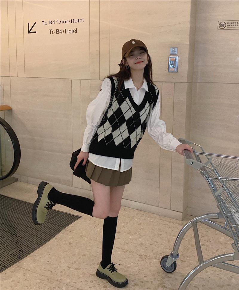 Dámský vrstvený svetr s kosočtvercovým úpletem na jaro a podzim 2024