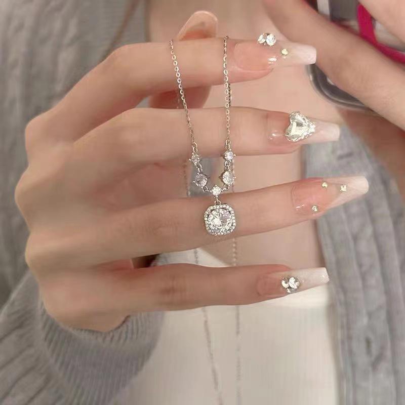New small square diamond necklace women's light luxury versatile pendant niche neck chain premium collarbone chain jewelry