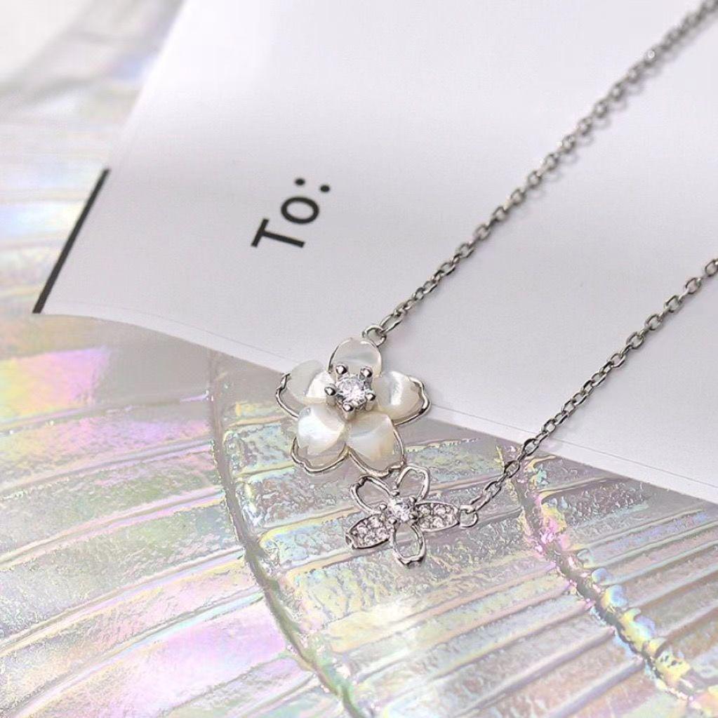 Sakura Shell Necklace: Spring/Summer Romantic Floral Collarbone Chain for Women - Light Luxury, Elegant & Sweet 2023 Style