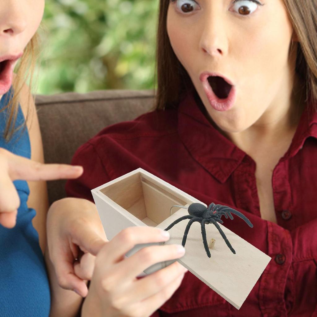 new Surprise Creative Prank Spider Realistic Wood  Hilarious Spider Toy Panic Gag Joke Halloween Christmas Gifts