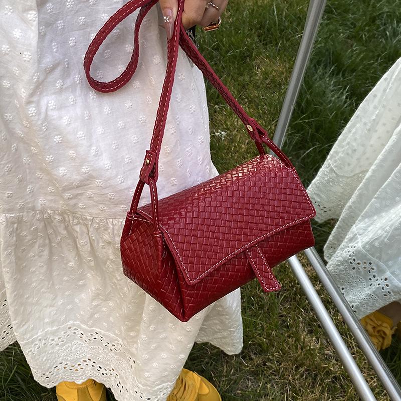 Niche Texture Underarm Small Bag Women's  New Simple Woven Pattern Pillow Bag Versatile Shoulder Messenger Bag