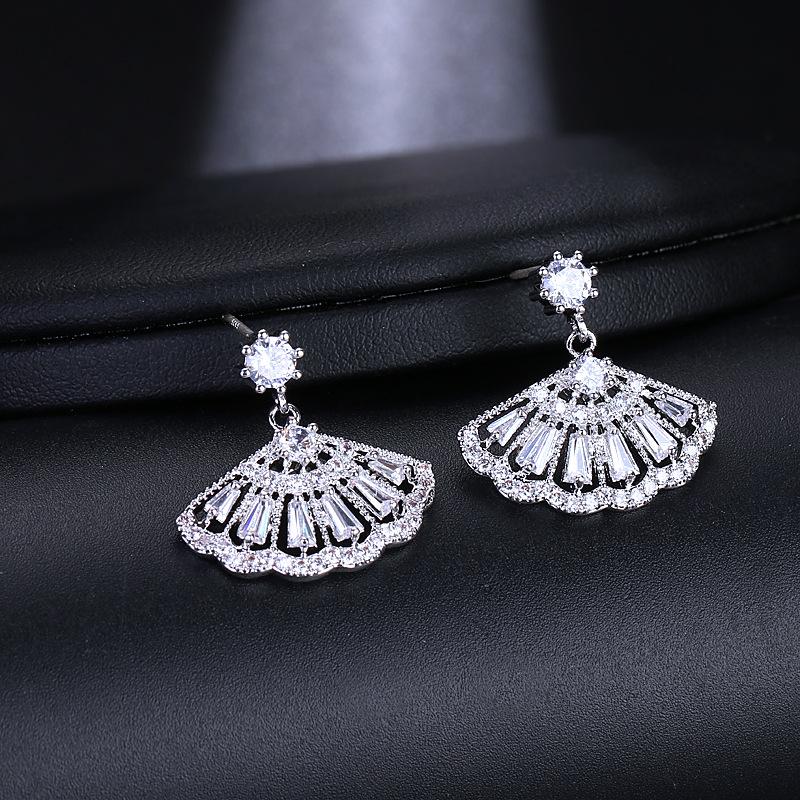 Trendy Fan Shaped Crystal Drop Earrings for Women Exquisite Geometric Dangle Earrings Wedding Party Jewelry Accessories Gifts