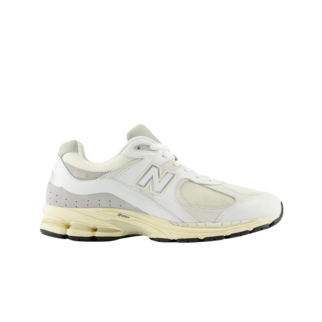

New Balance 2002r White Gold Metallic 220