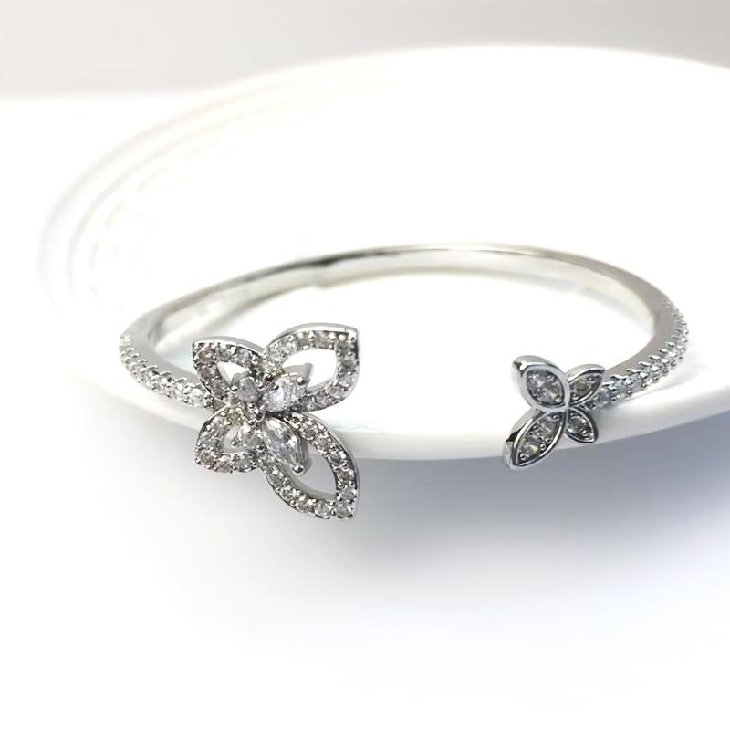 

Square Zircon Adjustable Bangles for Women Light Luxury Temperament Cuff Bracelets Personality Emerald Hand Zircon Wholesale