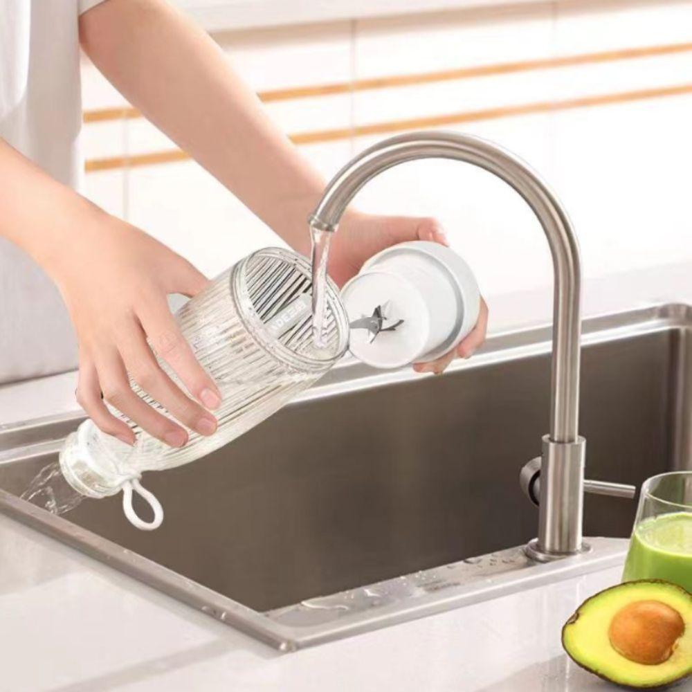 Compact Lightweight Body Fruit Blender Stainless Steel Blades USB Rechargeable Juicer Office Work