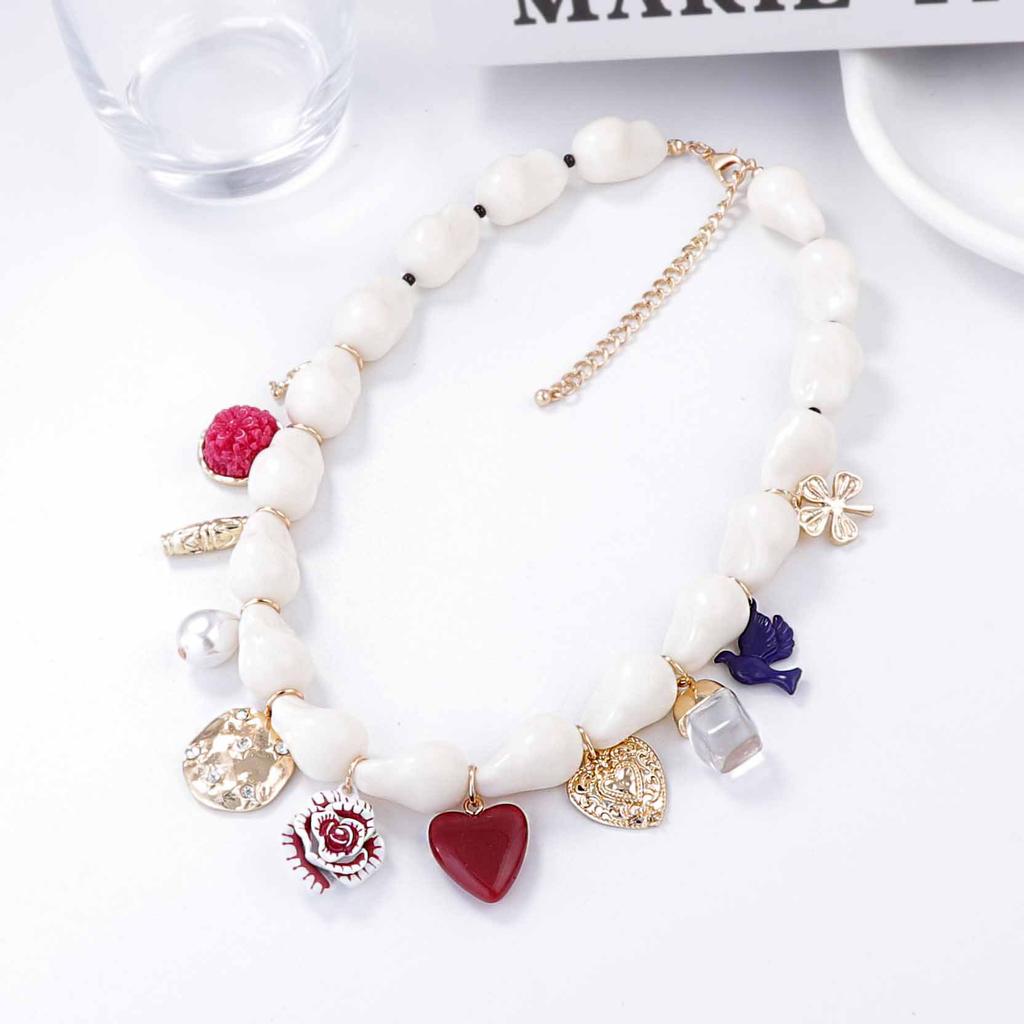 Simple and fashionable Baroque imitation pearl drip oil alloy love insect flower pendant women's collarbone chain