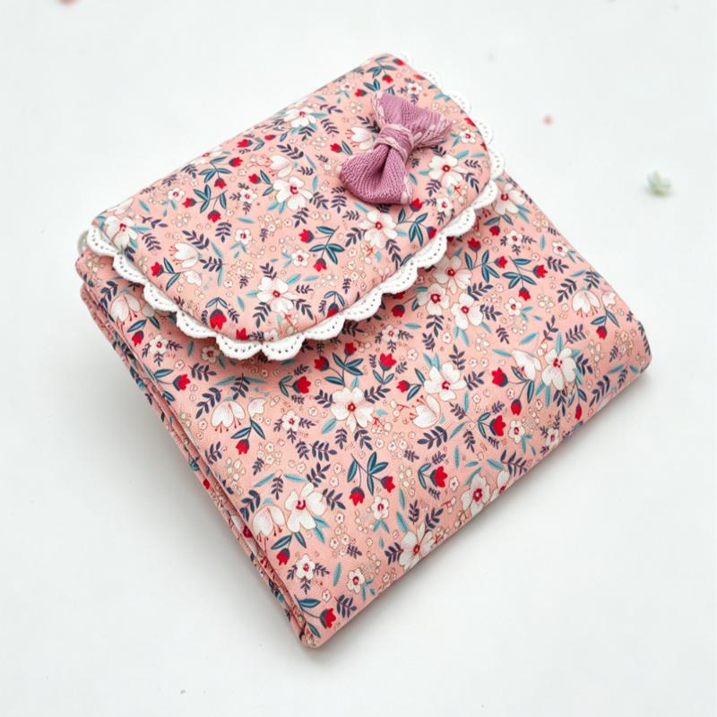Small Sanitary Napkin Storage Pouch Cute Floral Lace Bow Period Bag Waterproof Privacy Organizer for Teen Girls School Use