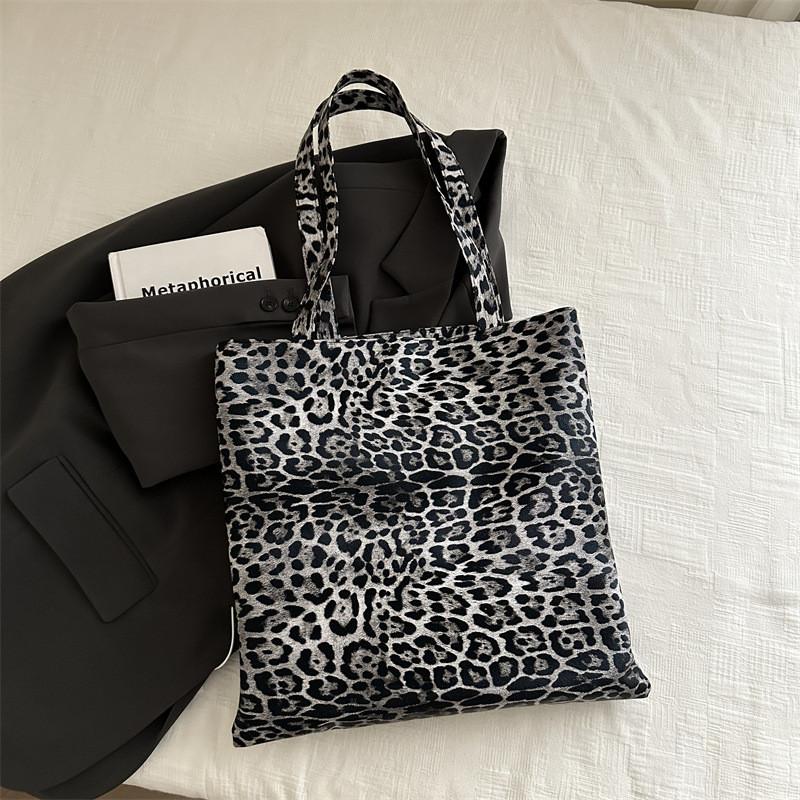 Fashionable Large Capacity Tote Bag With Unique Street Style For Casual Outings чёрный