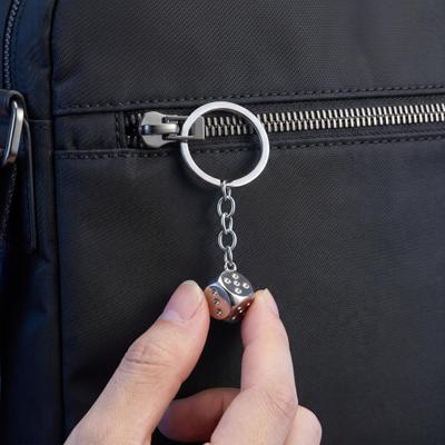 Dobbelsteen Sleutelhanger Metalen Dobbelsteen Tasje Bedeltje Trendy Sleutelhanger Rugzak Bedeltje Spel Liefhebber Accessoire Cadeau voor Mannen Vrouwen