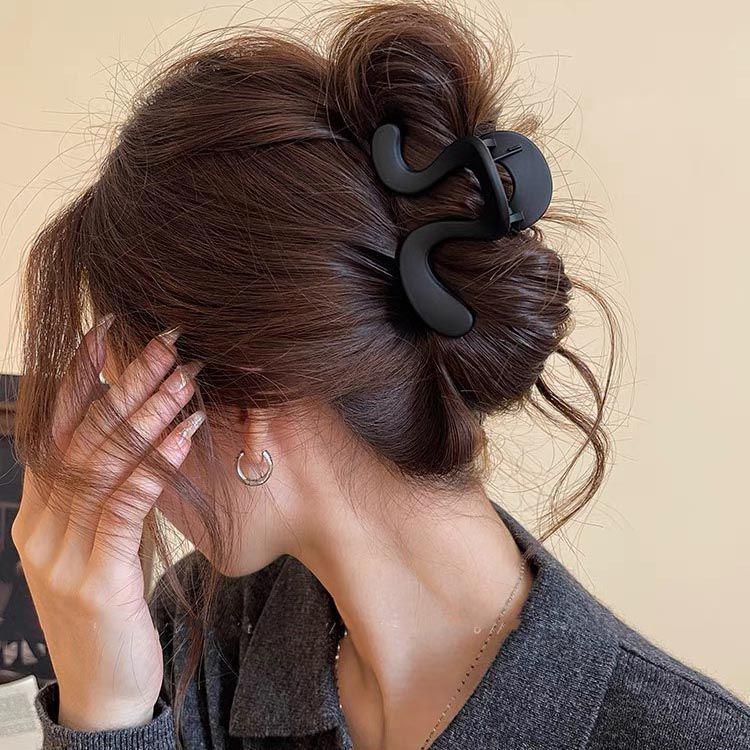 Elegant Large Hair Claw Clip for Thick Hair - High-End Korean Updo Shark Clip