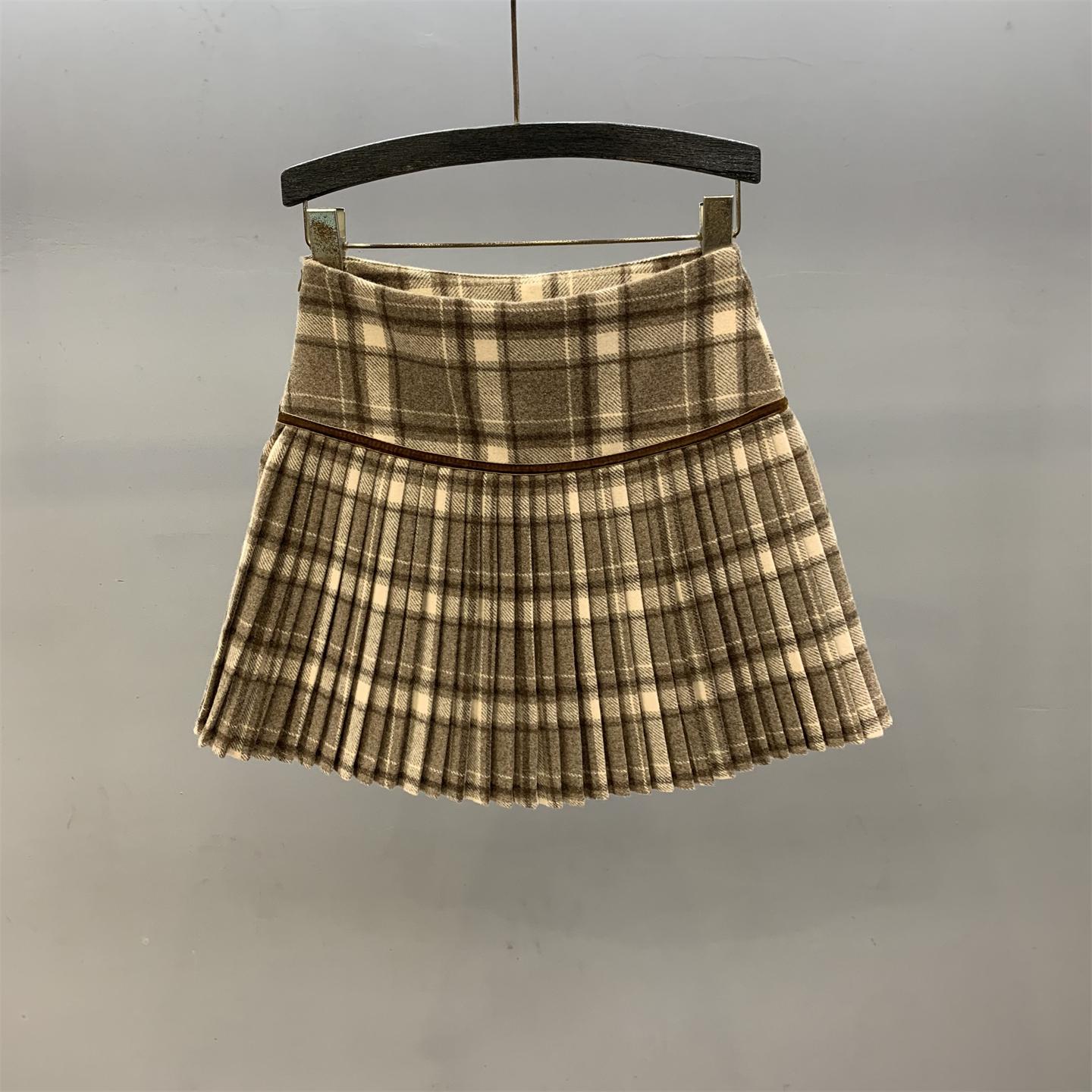 Retro plaid woolen skirt for women s autumn and winter, new academic style, high waist and thin A-shaped pleated short skirt S