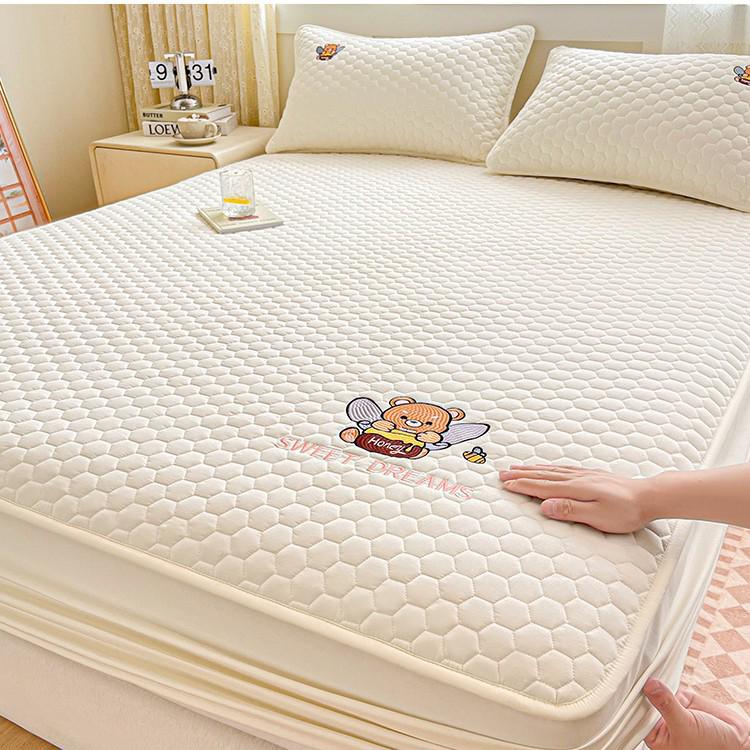 All-Season Quilted Mattress Protector: Thickened Bedspread & Fitted Sheet