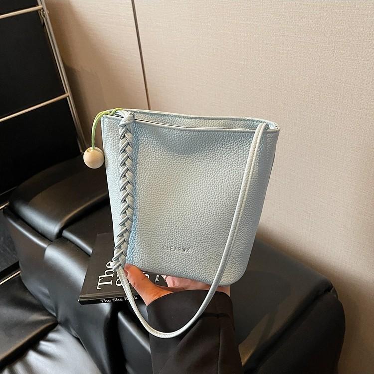 New large-capacity sense retro versatile bucket bag women's fashion shoulder work commuter messenger bag bag
