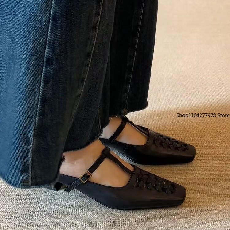 Moda 2025 Novos Sapatos Scarpins Chinelos Vazados Moda Feminina Saltos Baixos Bico Quadrado Saltos Grossos Prateados Sandálias Femininas