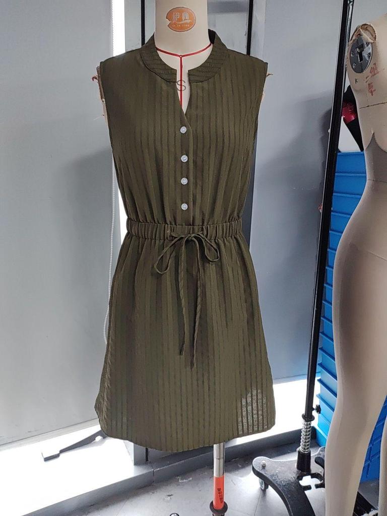 European Women's Elegant Solid Color Button V-Neck Dress