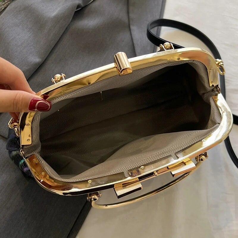 New Retro Women's Lock Chic Handbags Evening Clutch Designer Brand Lady Shoulder Bags Shell Clip Black White Pink Crossbody Bag