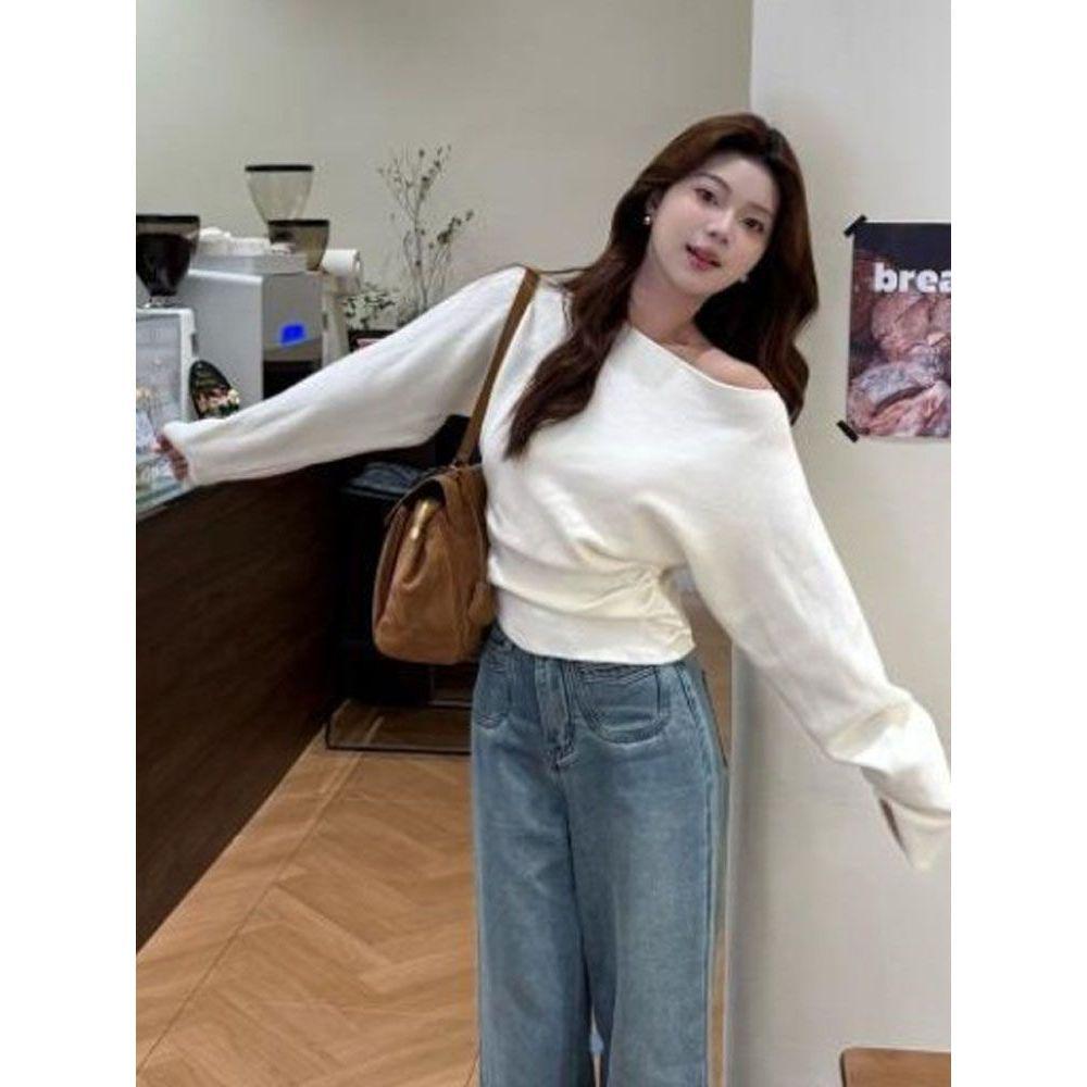Women's Korean Style One-Shoulder Knitted Sweater - Off-Shoulder, Long-Sleeved, Waist-Slimming Design for Autumn/Winter.