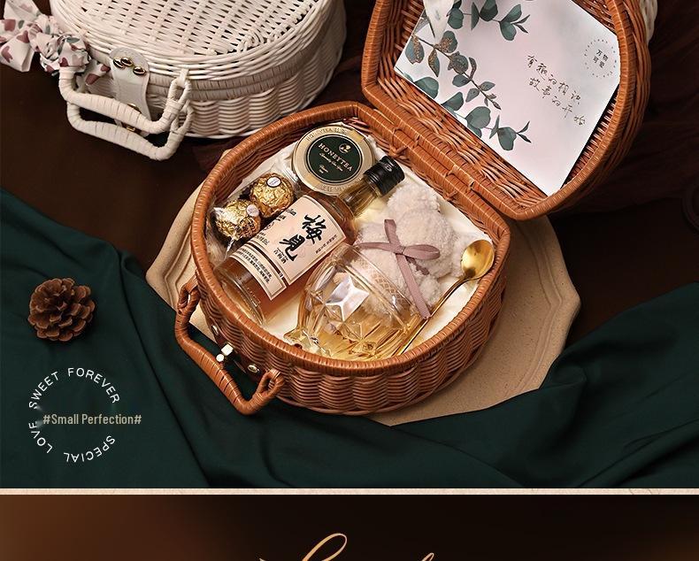 Bridal Party Souvenir: Heytea Cup for Bridesmaids and Groomsmen