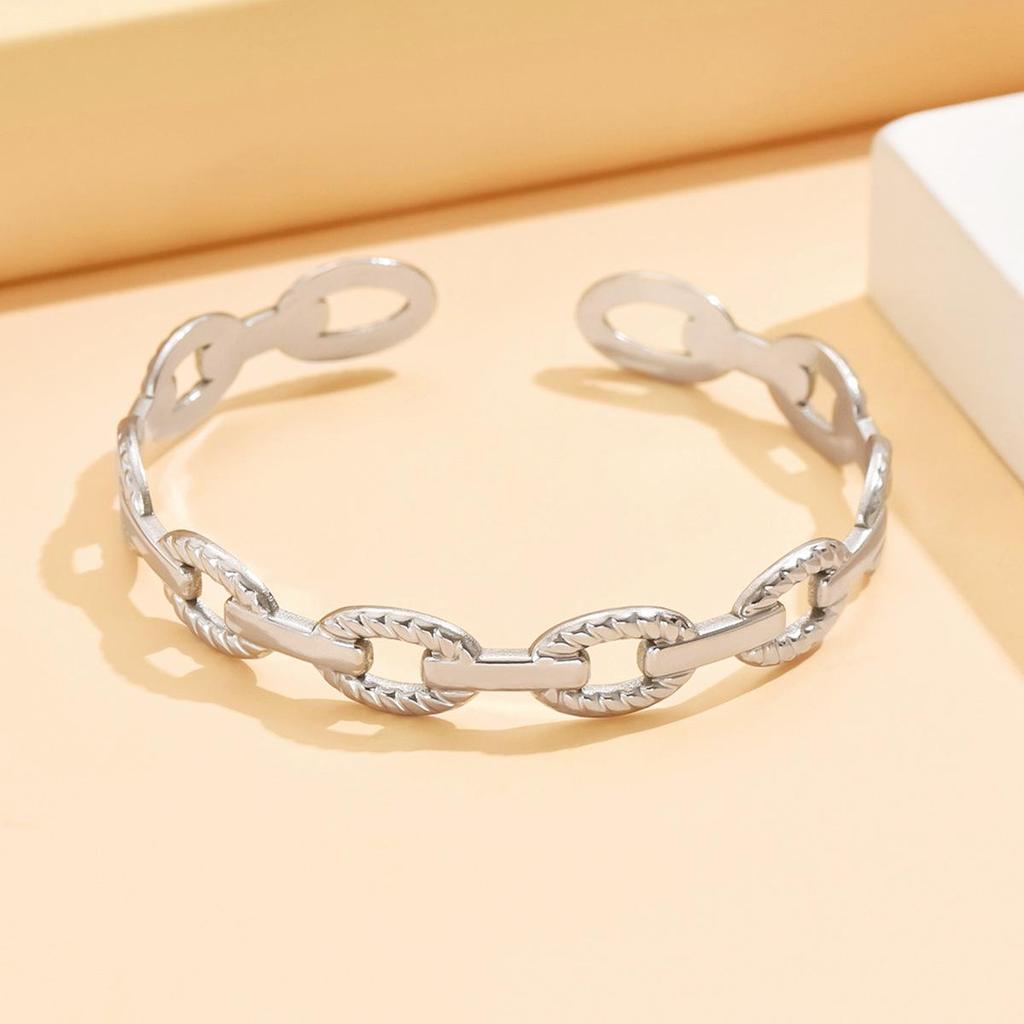 Speckled Chain Women's Open Bangle: 18K Gold-Plated Stainless Steel Bracelet