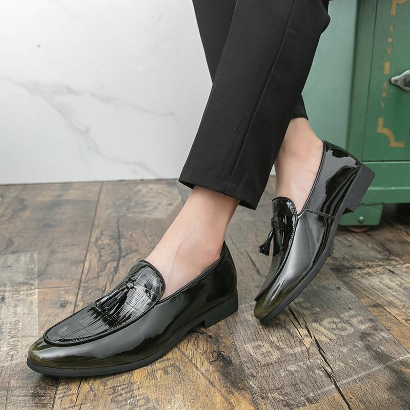 New Slip On Red Grey Tassels Loafers New Men's Patent Leather Driving Shoes Designer Formal Wedding Dress Homecoming Footwear