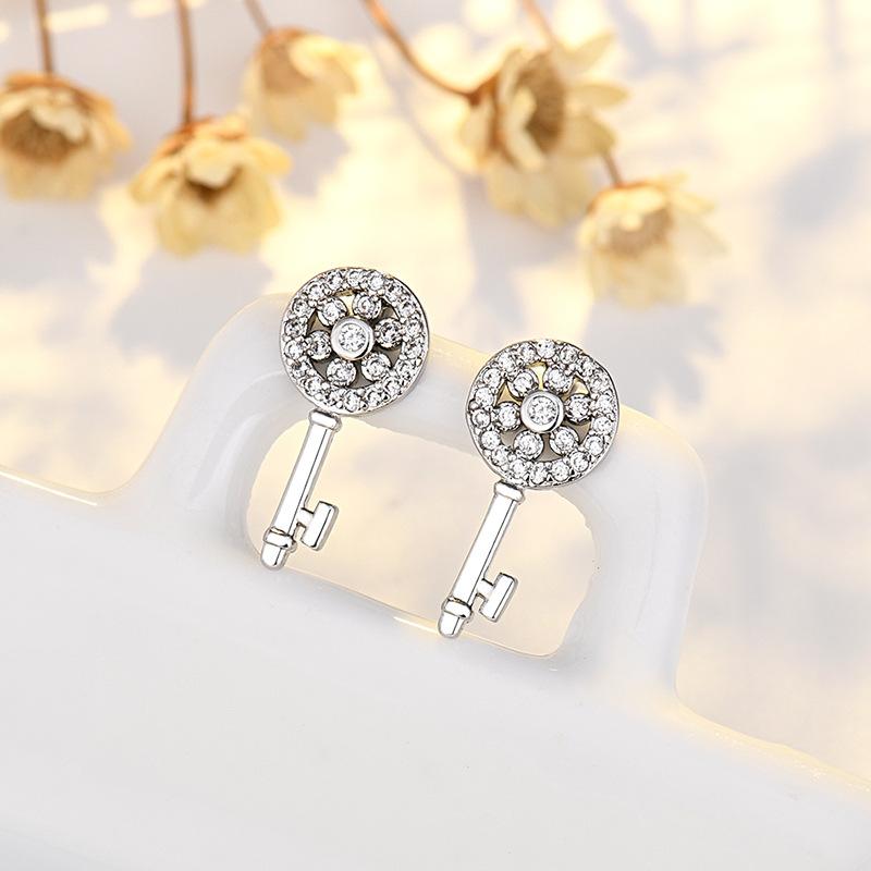 925 Sterling Silver Cross Stud Earrings For Women High Quality Exquisite Student Girlfriend Jewelry Accessories Heart GiftGood product