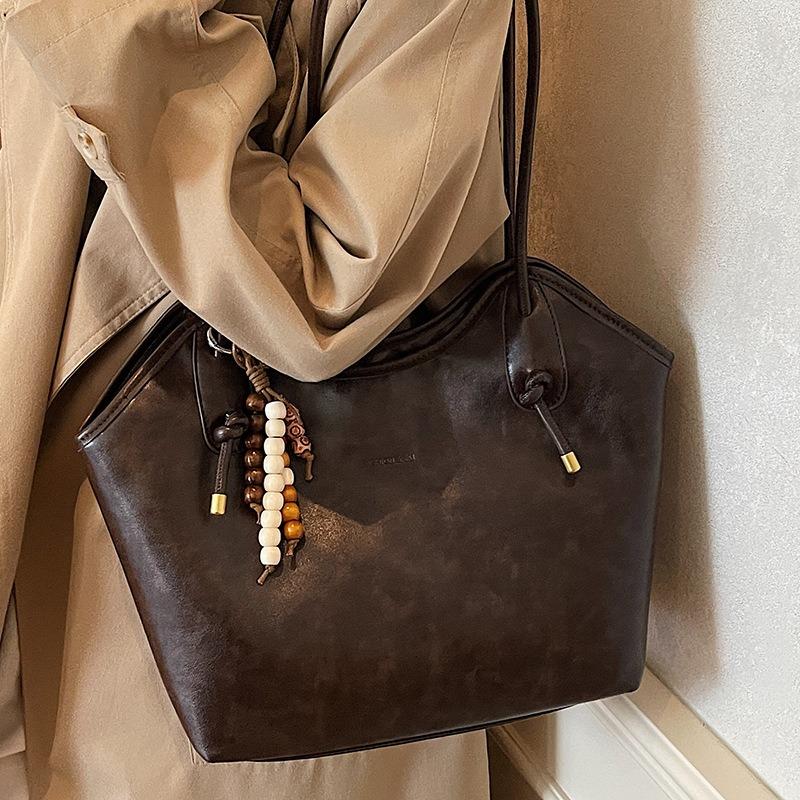 High-value Fashionable Large-capacity Bag Women's New Autumn Retro Commuter Shoulder Underarm Bag Soft Leather Tote Bag