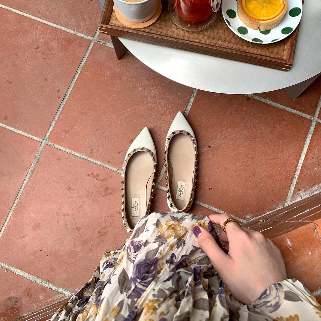[sheii Su Yinyin] Valentino~ Pointed Head Shallow Mouth Rivet Flat Shoes Women's Single Shoes Wedding Shoes Banquet Women's Shoes
