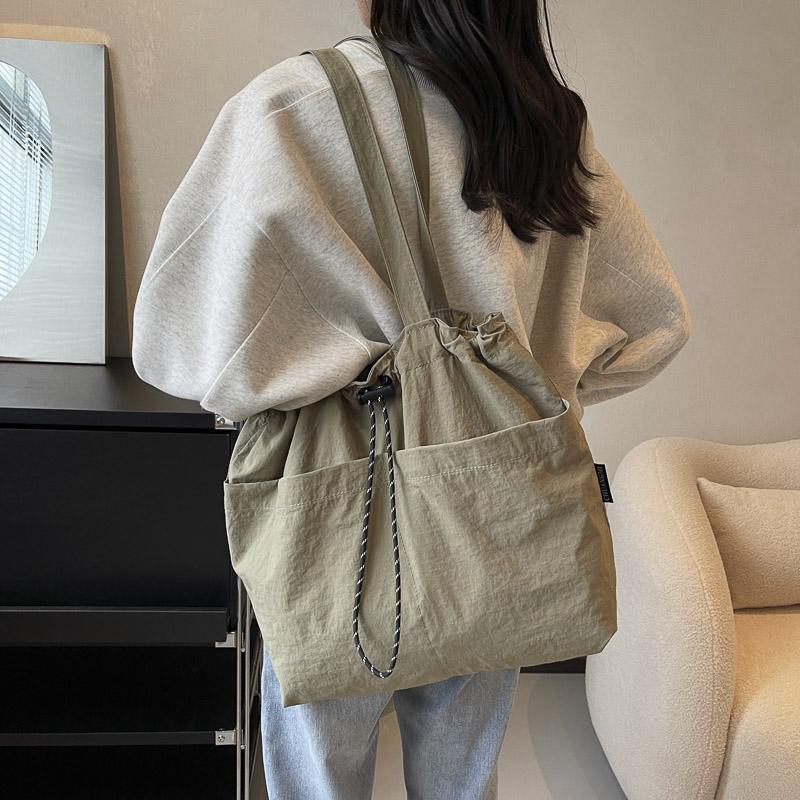 Женская сумка через плечо большой вместимости — фото 18