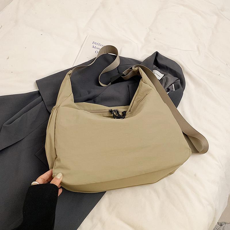 Japanese Waterproof Nylon Cloth Casual Shoulder Cloth Bag Female Design Sense Niche Retro Large Capacity Commuter Mailman Big Bag