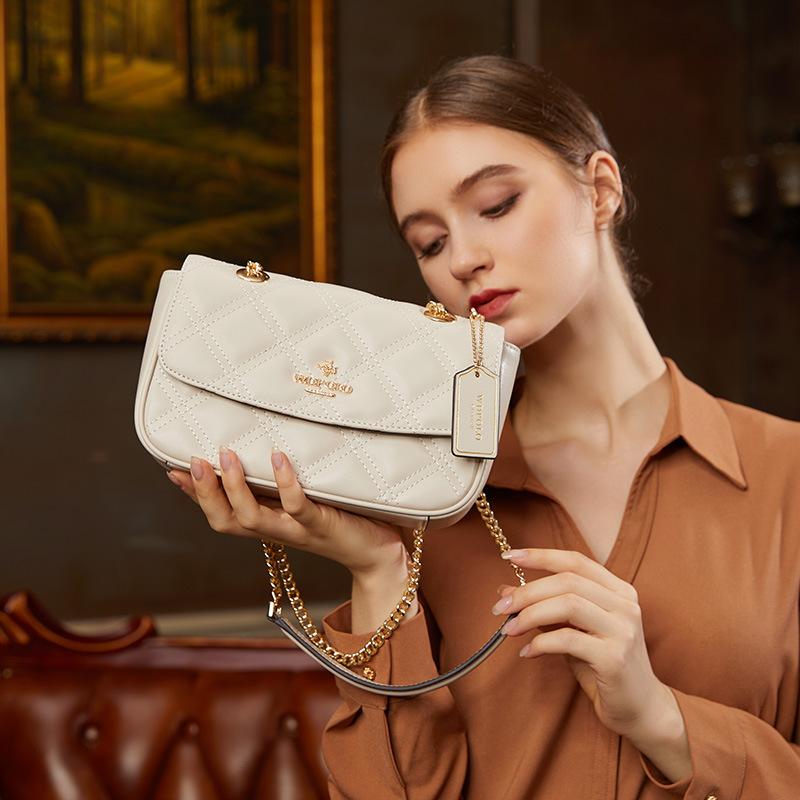 

WDPOLO Бренд Женская сумка 2022 Новая мода Темперамент Маленький парфюм Стиль Бриллиантовая цепочка Crossbody Вышитая сумка Маленькая сумка