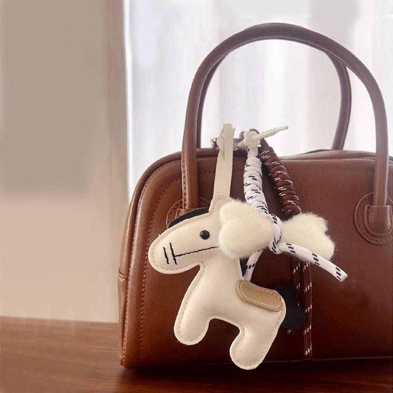 Chaveiro de Couro PU Chips de Pônei Corda Trançada Mochila Pingente de Laço de Pelúcia Para Celular Bolsa Acessórios de Pendurar Decoração DIY