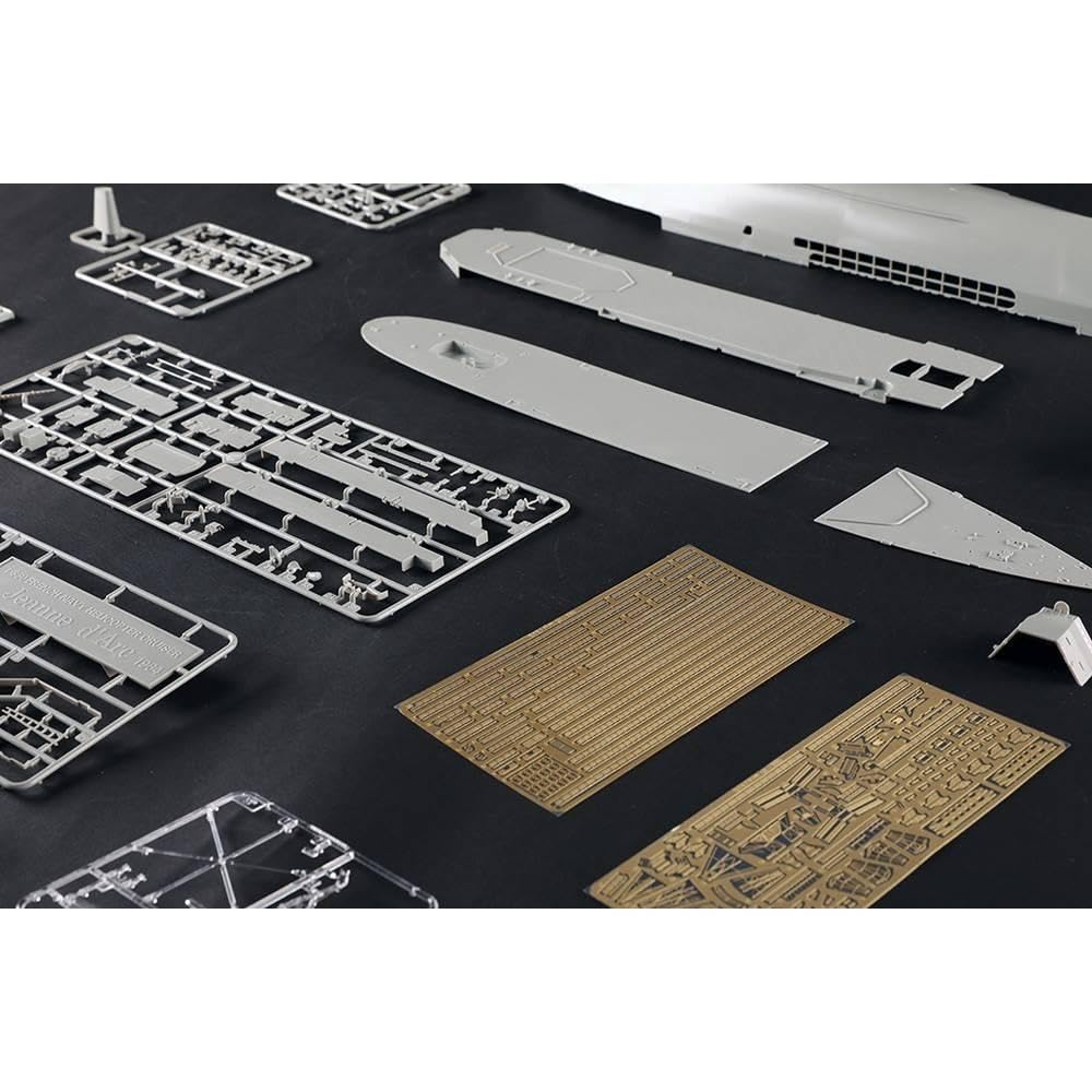 Trumpeter 1/350 Scale French Helicopter Aircraft Carrier Joan of Arc 1964 Plastic Model Kit 05636 (Ship)