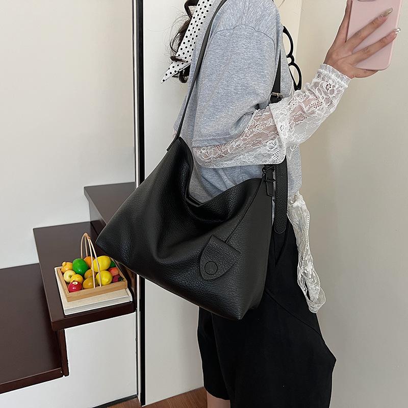 Large-capacity Commuter Tote Bag New Fashion Shoulder Bag Casual Versatile Underarm Bag