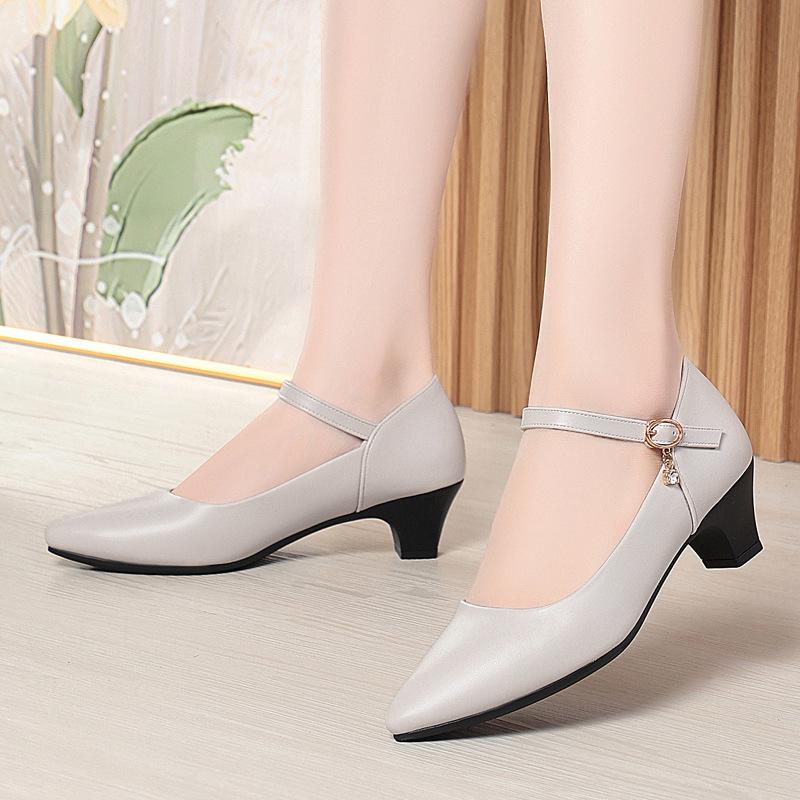 Single shoes flat-soled soft leather middle-aged women's shoes are not tired of autumn casual spring and autumn women's one-word buckle leather shoes