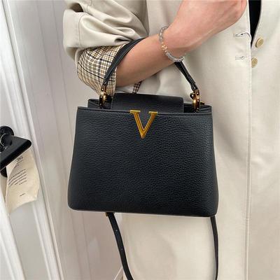 Stylish Women's Bag 2026: High-quality Texture, 26cm Wide, with Middle Compartment, Perfect for Daily Commute.