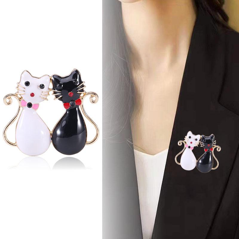 Cartoon Cute White And Black Couple Cat Brooch, Simple Fashion Accessory Pin
