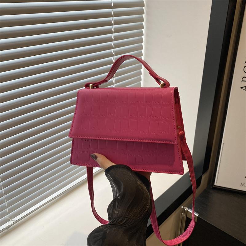 Elegant Contemporary Small Shoulder Handbag In Modern Street Style Designs