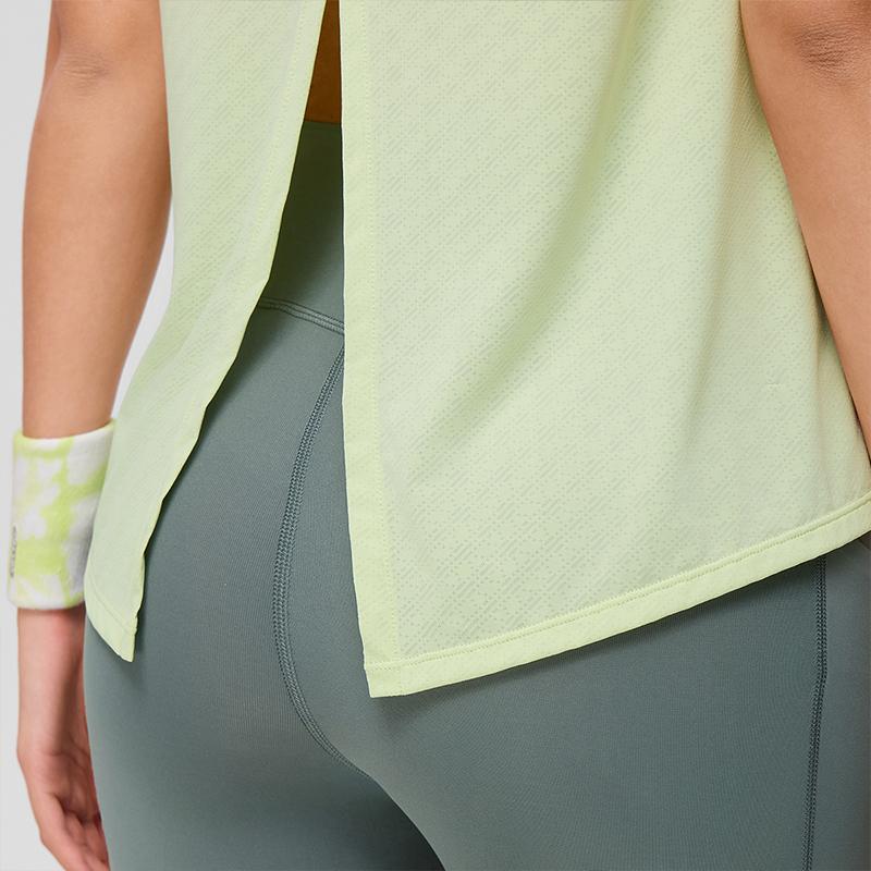 SAUCONY Logo Back Slit Design Round Neck Moisture Wicking Breathable Dopamine Short Sleeve T-Shirt Women T-Shirt Light-Green SC1249033B-GE35