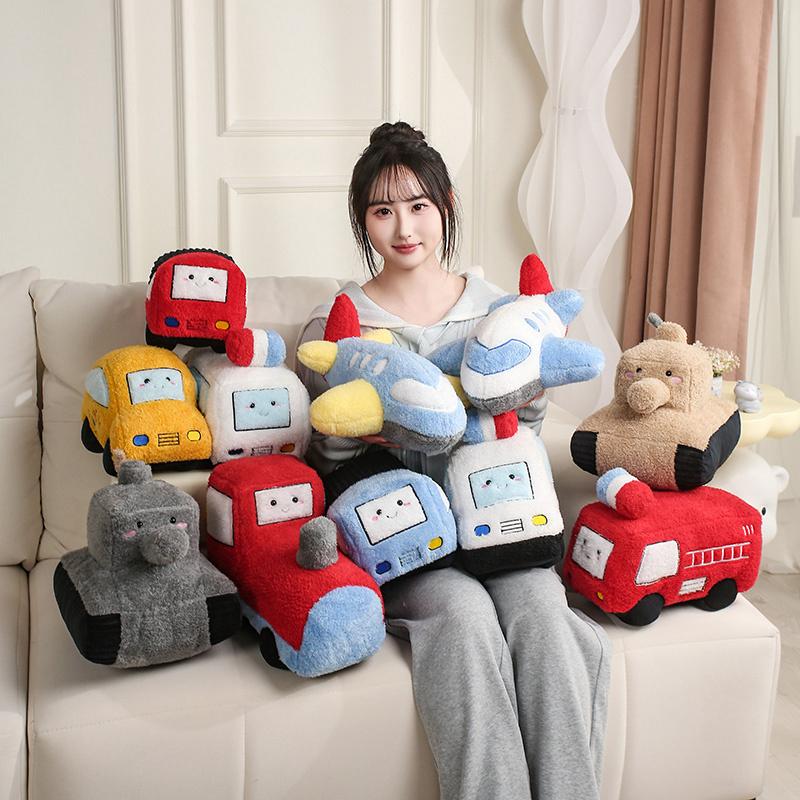 Cane Cartoon Camion dei Pompieri Ambulanza Taxi Treno Cuscino Peluche Giocattoli Morbidi di Peluche Divertenti Macchine della Polizia Carri Armati Aerei Peluche Bambola