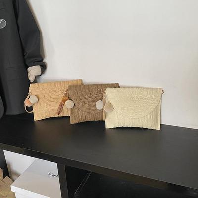 Sac d'été de plage en paille fait main à bandoulière pour filles, pochette tissée en forme d'enveloppe avec pompon