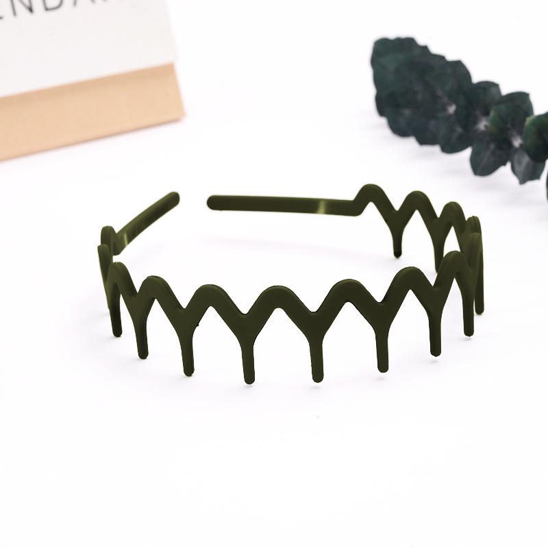 Matte Morandi Wave Hairband for Women: Versatile Sawtooth Clip for Makeup, Face Washing, Secure Hold for Fine Hair.